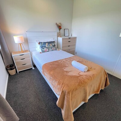 Room-your Cosy Sunny Cove Near Travis We