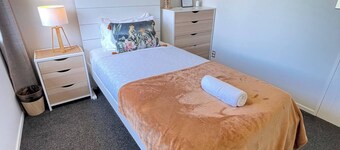 Room-your Cosy Sunny Cove Near Travis We