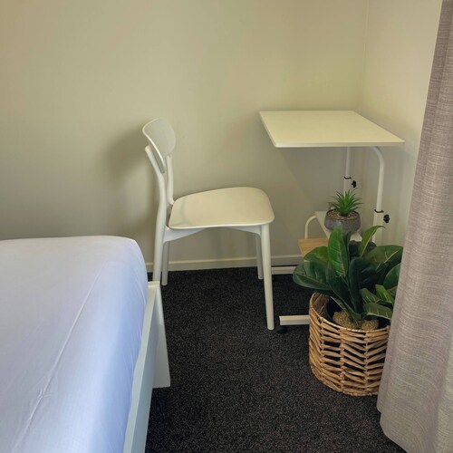 Room-your Cosy Sunny Cove Near Travis We