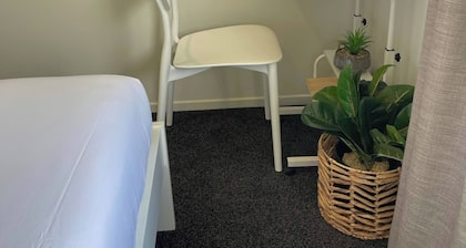 Room-your Cosy Sunny Cove Near Travis We