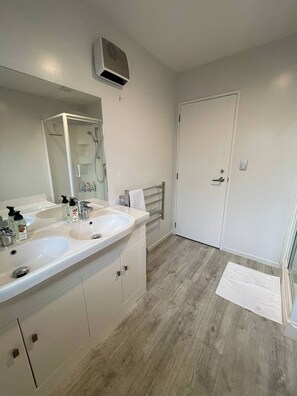 Shared Dormitory, 1 Bedroom, Garden View | Bathroom