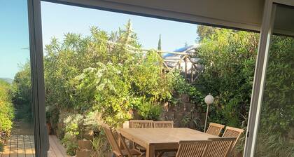 Apartment with small garden and wooden terrace in Cavalaire sur Mer!