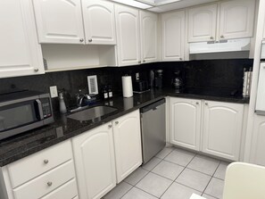 Mikrobølgeovn, ovn, kogeplade, opvaskemaskine