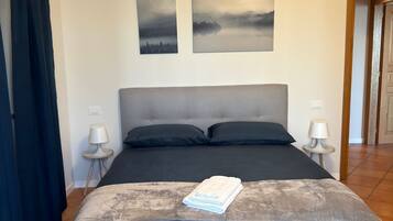 2 habitaciones, tabla de planchar con plancha, wifi y ropa de cama