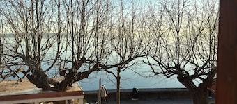 LAKEFRONT IN THE HISTORIC CENTER