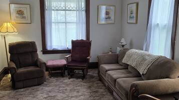 Smart-TV, DVD-spiller, musikkbibliotek og filmbibliotek