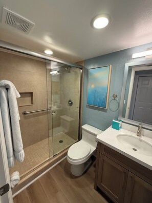 Shower, hair dryer, towels, soap - Best Resort in Naples, FL,Old Town,Ideal location 2BD/2BA,Property overlooks Bay (Naples)