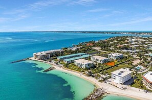 Beach nearby - Beach Bliss Awaits: Immaculate Condo Just Steps from Your Private Beach Oasis! (Key Colony Beach)