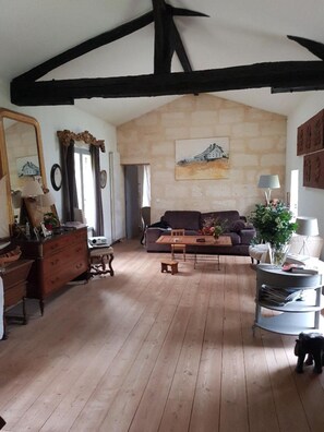 المنشأة من الداخل