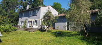 Family home 15 minutes from Bordeaux in a green setting