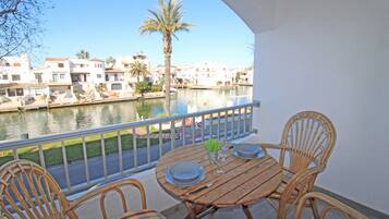 House | Outdoor dining