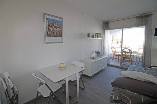 Modern 1-bedroom Apartment With Terrace