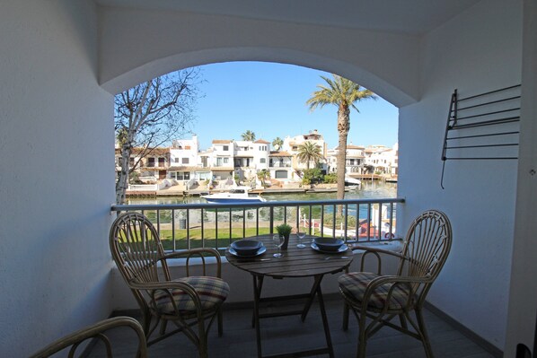 House | Outdoor dining