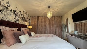 7 bedrooms, iron/ironing board