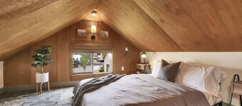 Walkable Downtown Retreat w/Loft