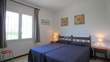 3 bedrooms, iron/ironing board