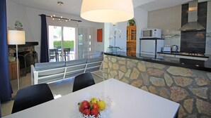 Unclassified image, 4 of 40, button - 0119-montseny Casa con Estudio (Castello d'Empuries)