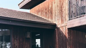 A wooden building with a stone staircase leading to a door. - FIVE MINUTES TO CALAMIGOS RANCH AND CEILO FARMS MOUNTAIN AND OCEAN VIEWS (Malibu)
