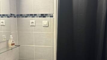 Douche, papier toilette