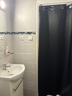 Douche, papier toilette