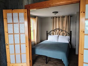 2 bedrooms, desk, free WiFi, bed sheets