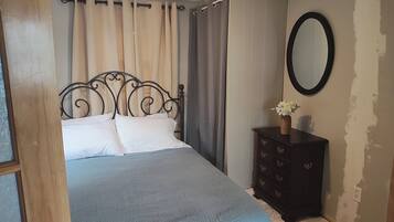 2 bedrooms, desk, free WiFi, bed sheets