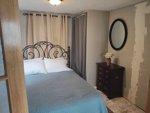2 bedrooms, desk, free WiFi, bed sheets