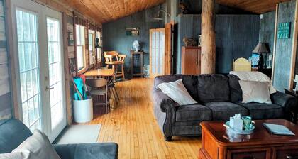 Crane Lake Cabin. Clear water on a private lake!
