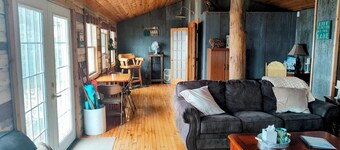 Crane Lake Cabin. Clear water on a private lake!