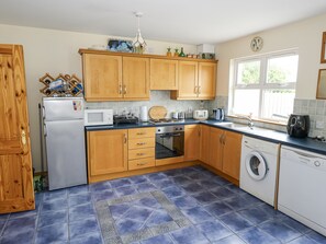 Dishwasher, cookware/dishes/utensils - 22 WHITE MAPLES, family friendly in Bundoran, County Donegal (Bundoran)