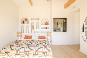 5 habitaciones, tabla de planchar con plancha, wifi y ropa de cama 