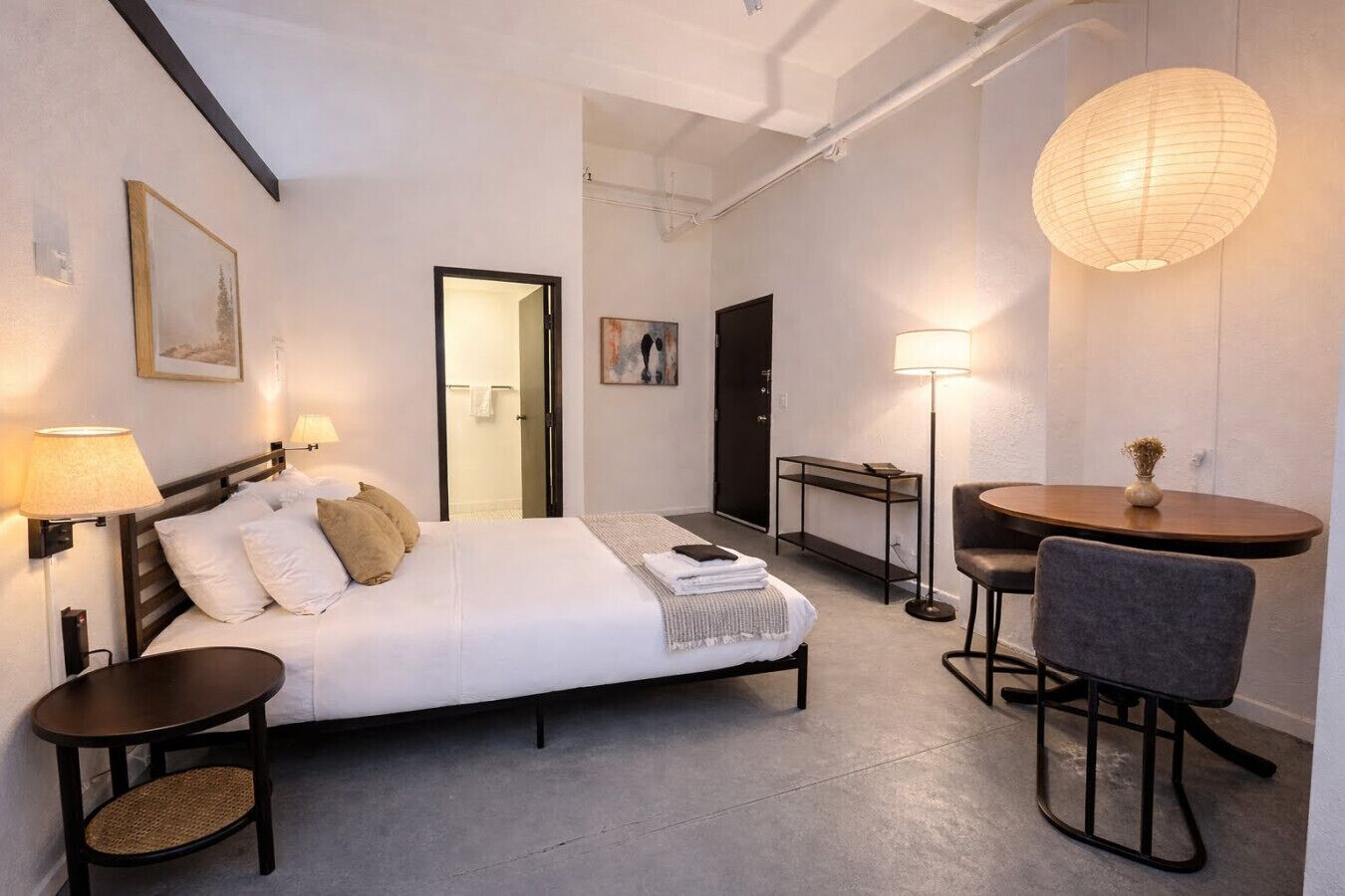 Iron/ironing board, free WiFi, bed sheets