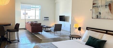 مكواة/لوح كي وواي فاي مجانًا وملاءات أسرّة