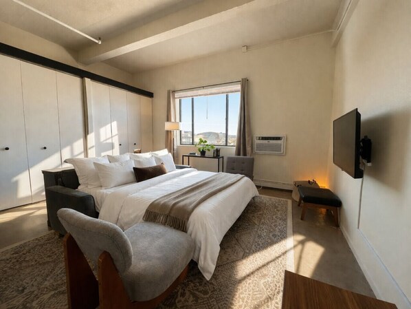 Iron/ironing board, free WiFi, bed sheets