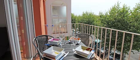 Apartment | Outdoor dining