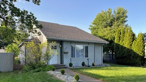 A single-story house with a front porch, a mailbox, and a small garden with a pathway leading to the door. - The PennHaus - Peaceful Home Near Lake CDA & Shops (Coeur d'Alene)