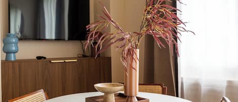 Apartment | Dining