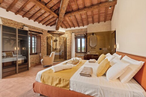 Luxury Umbrian Villa with Vineyard - Authentic Italian Country Estate Experience