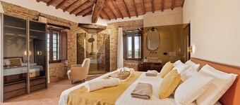 Luxury Umbrian Villa with Vineyard - Authentic Italian Country Estate Experience