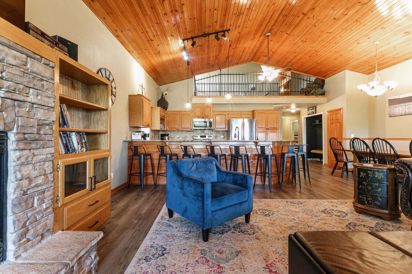 Smart TV, fireplace, ping pong