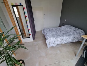 Fer et planche à repasser, Wi-Fi, draps fournis