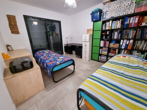 4 bedrooms, iron/ironing board, WiFi, bed sheets