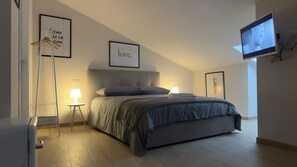 1 bedroom, WiFi, bed sheets - Lakefront attic fabulous, romantic (Trevignano Romano)