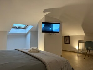 1 bedroom, WiFi, bed sheets - Lakefront attic fabulous, romantic (Trevignano Romano)