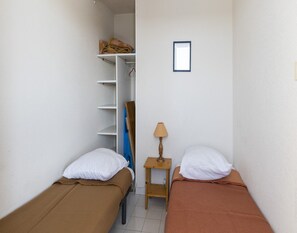 2 bedrooms, bed sheets