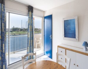 Dining - Apartment in Agde Near Sandy Beach (Agde)