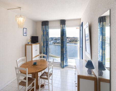 Sala de estar. Apartment in Agde Near Sandy Beach