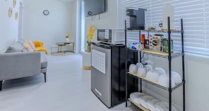 Clean Cozy & Charming 2-bedroom Apt near Jetblue Park, Walmart & RSW in Ft Myers