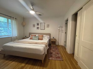 1 habitación, tabla de planchar con plancha, wifi y ropa de cama 
