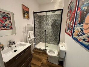 Apartment | Bathroom | Hair dryer - Modern House With Four Bedrooms in Loire (Le Mans)